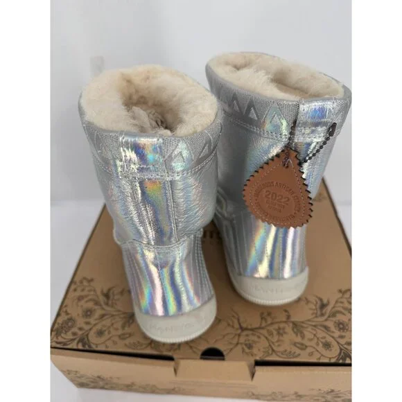 NIB MANITOBAH Silver Metallic Leather Shearling Wool Fur Moccasins Boots Sz 8 - Picture 9 of 14